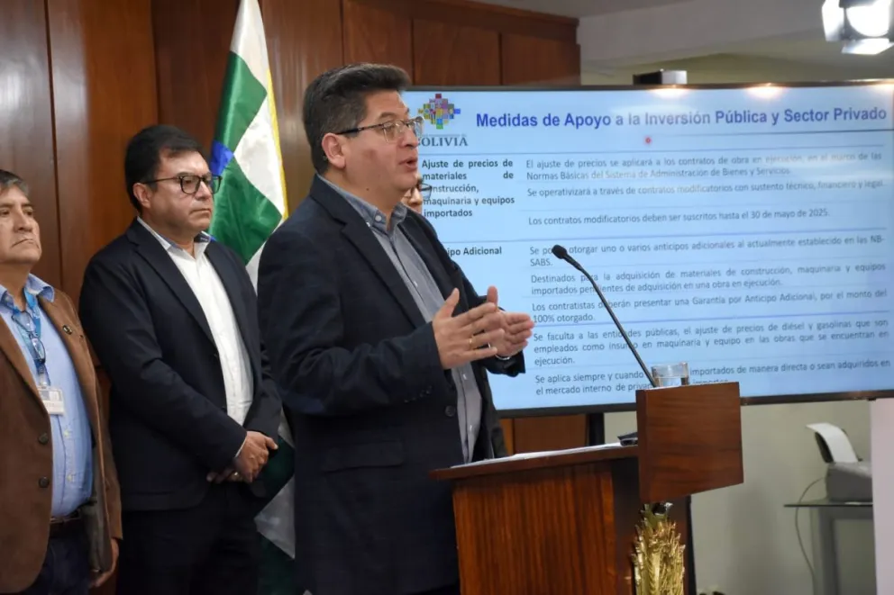 El ministro de Economía, Marcelo Montenegro, durante el anuncio este viernes. Foto: APG