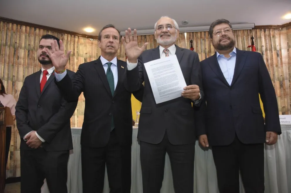 El bloque opositor de unidad bajo el liderazgo de Tuto y Samuel. Foto: APG