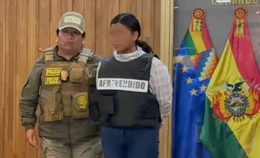 Reyna H. H. el momento en que fue presentada por el ministro de Gobierno, Eduardo Del Castillo. Foto: Ministerio de Gobierno