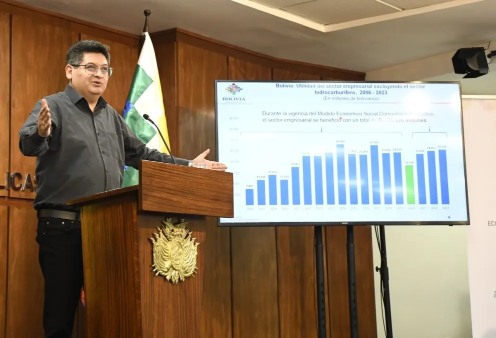 El ministro Montenegro, durante rueda de prensa, este sábado. Foto: Prensa ministerio de Economía