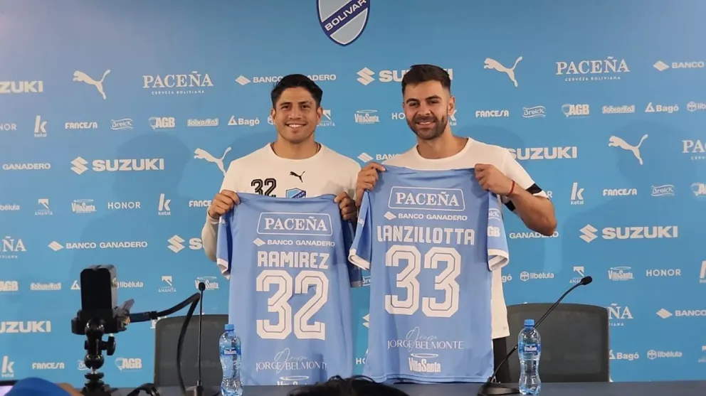 Ramírez (izq.) y Lanzillota, con las casacas que usarán esta temporada. Foto: Sports 360.