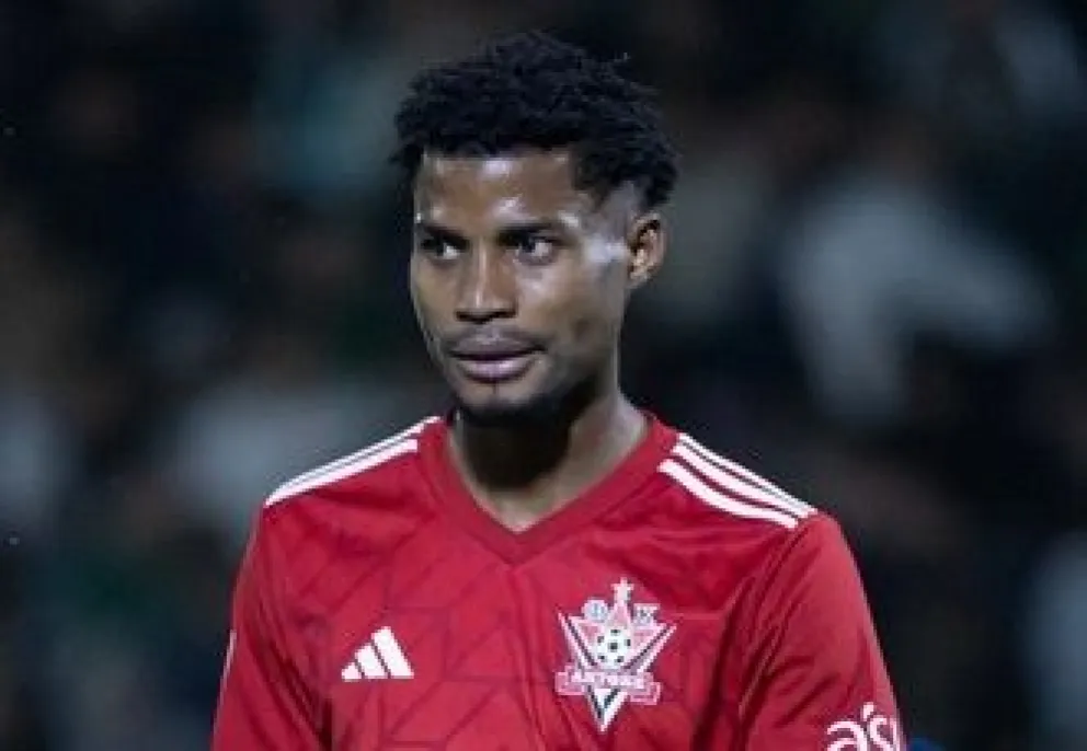 El dominicano con la casaca del club de kazajistán. Foto: Dorny Romero.