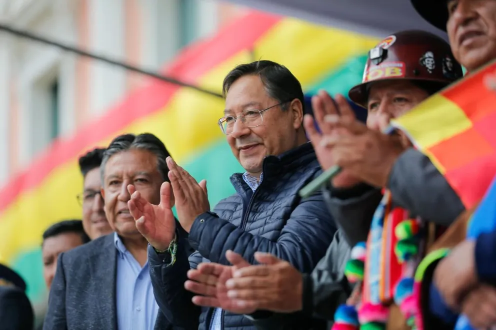 Arce junto a Choquehuanca y otros dirigentes, en los festejos del 22 de enero. Foto: Facebook del mandatario. 