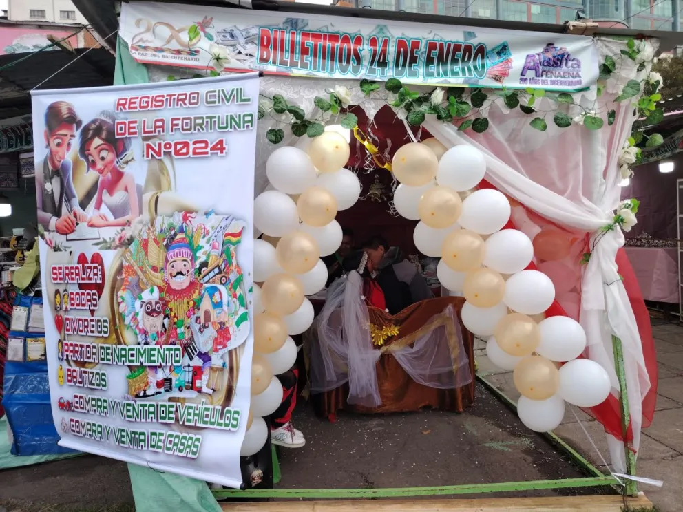 Bodas, divorcios y nacimientos, todo es posible en la fiesta de la abundancia.   Foto: Leny Chuquimia / Visión 360