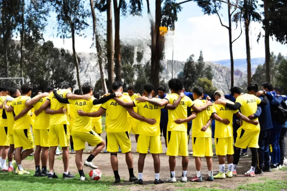El plantel previo al inicio del entrenamiento. Foto: ABB.