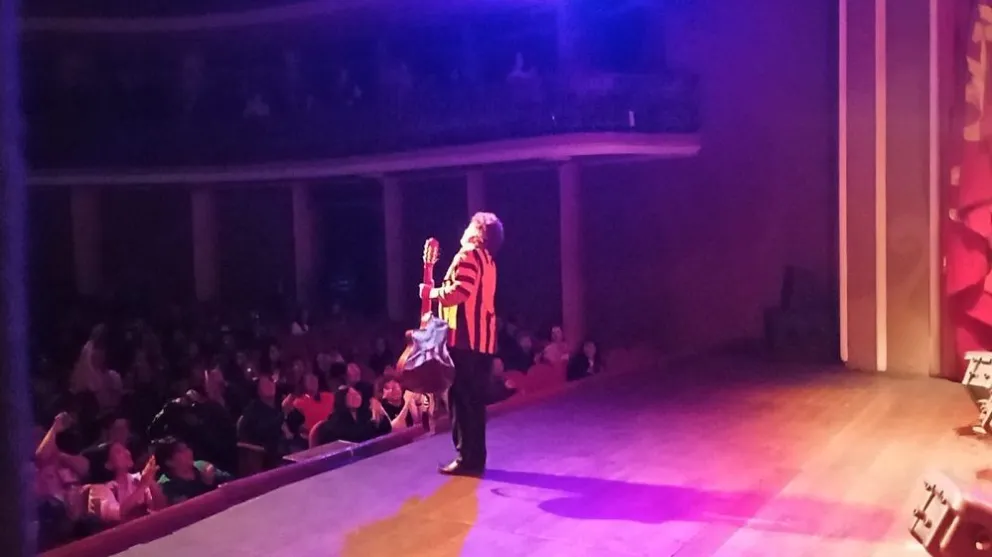 Manuel Monroy respondió a la denuncia por estupro que publicó contra él una artista. Foto: Facebook