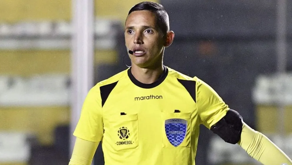 El árbitro venezolano Yender Herrera. Foto: Balonazos.
