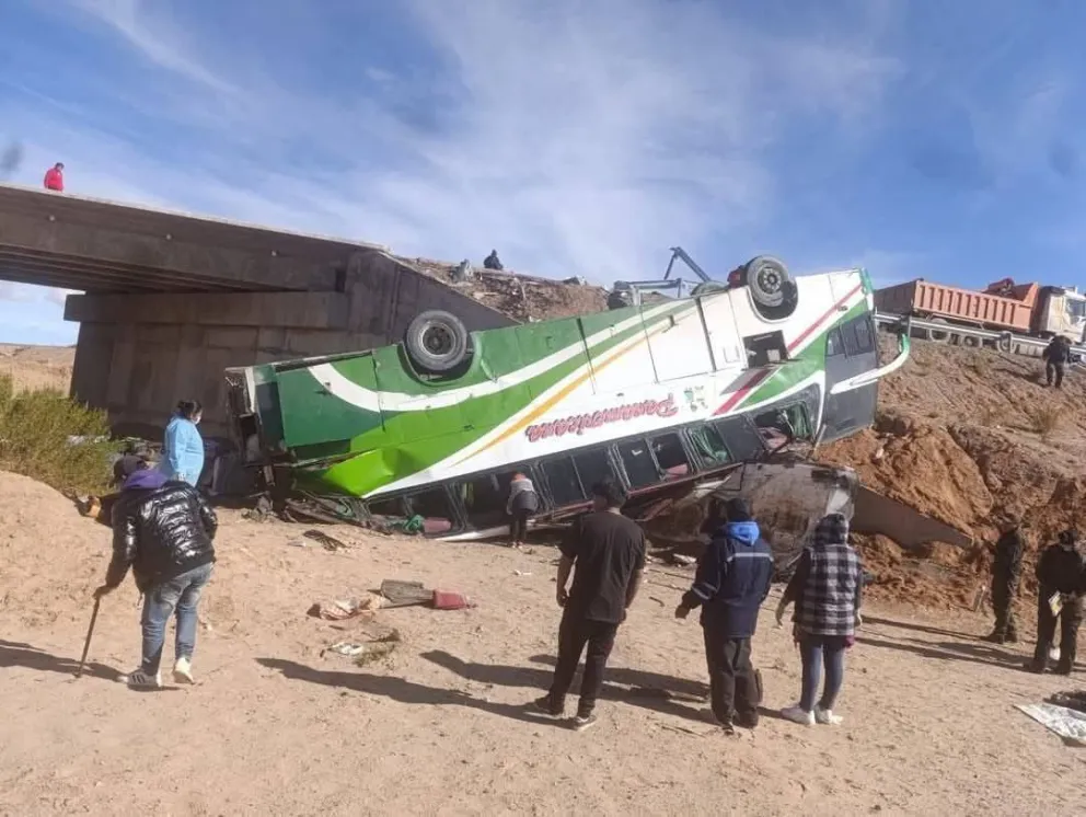 El bus accidentado. Foto: Pueblo Digital