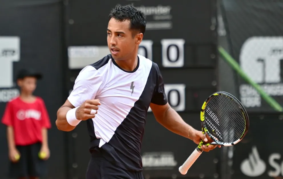 Hugo Dellien celebra durante su encuentro con el francés Chazal. Foto: Instituto Sports.