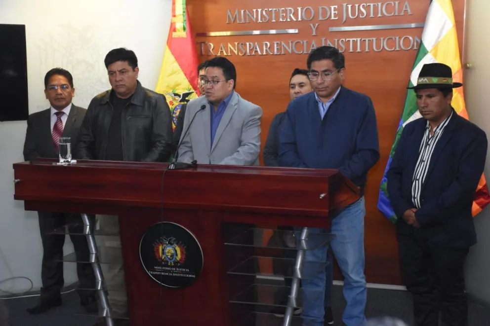 Autoridades de Gobierno que declararon ante los medios de comunicación. Foto: APG