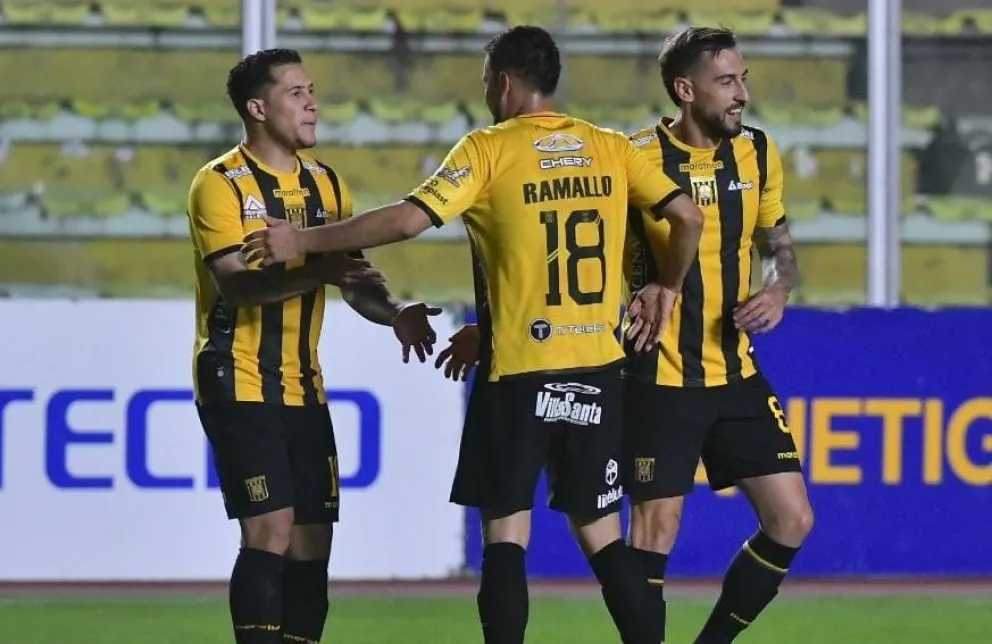 Michael Ortega (izq.) festeja con Ramallo y Urisno uno de los últimos goles que marcó para el Tigre. Foto: APG