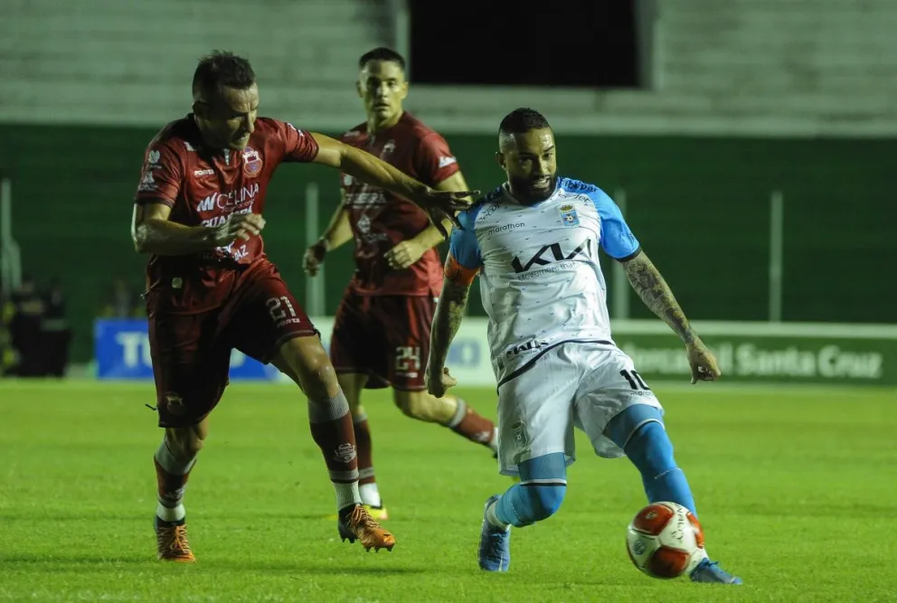 Una incidencia del partido que protagonizaron Guabirá y Blooming por el torneo Clausura 2024. Foto: APG