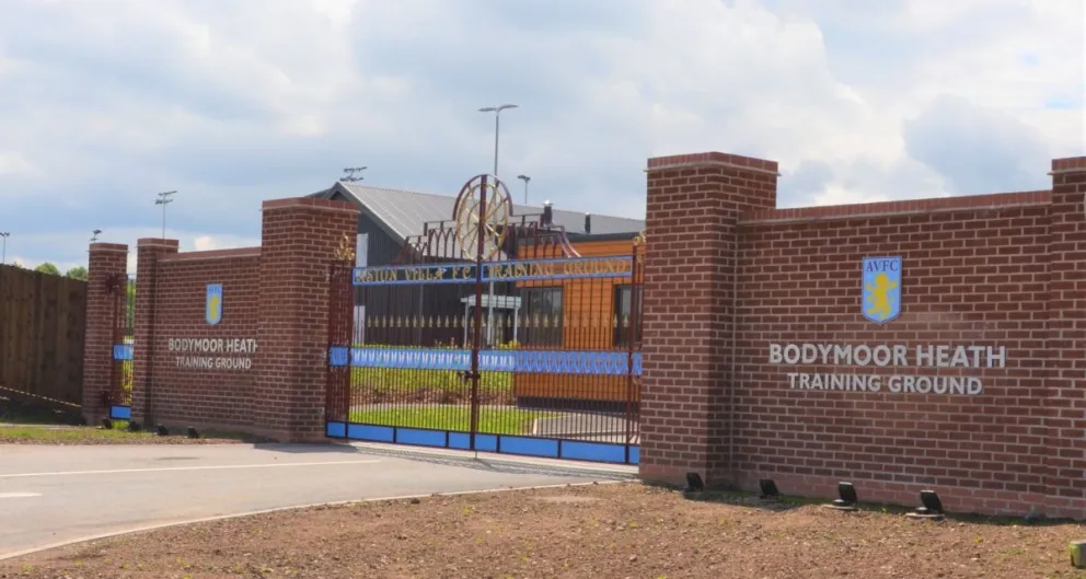 El frontis del Bodymoor Heath del Aston Villa que se encuentra en Bormingham. Foto: O'Brien Contractors Limited