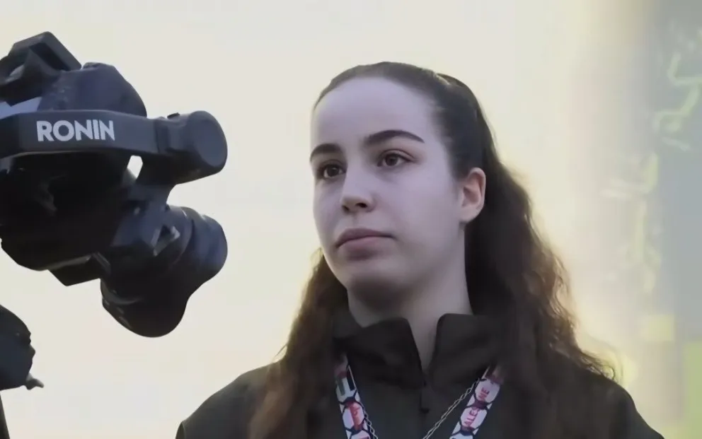 Agam Berger, de 20 años, cuando estaba cautiva. Foto: @Eve_Barlow