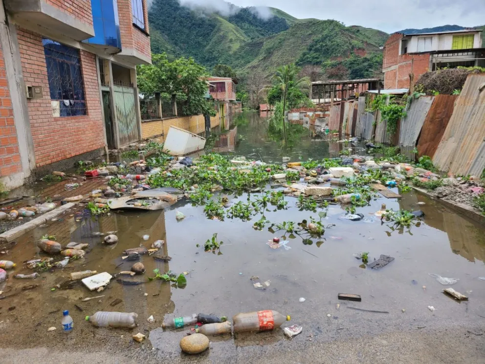 120 casas en Tipuani están inundadas hace 38 días por trabajos mineros y aguas servidas