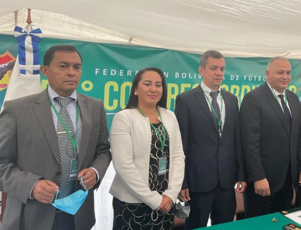 Jaime Cornejo (izq.) en su posesión como miembro del Comité Ejecutivo de la FBF. Foto: Archivo.