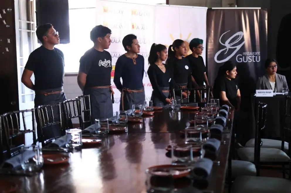 Los graduados del primer taller Boot Camps. Foto: EFE