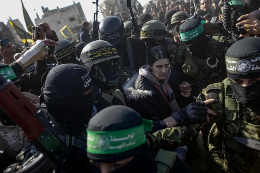 La rehén israelí Arbel Yehud, pues en libertad este jueves. Foto: EFE
