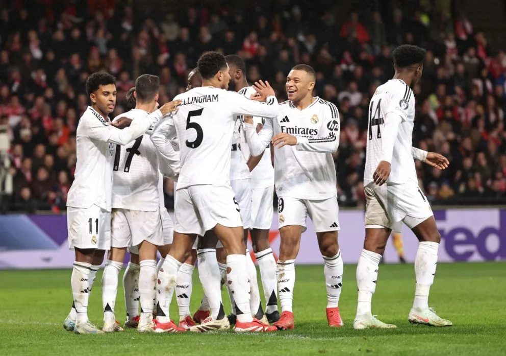 Jugadores del Real Madrid celebran uno de sus goles en la goleada al Brest del miércoles. Foto: EFE