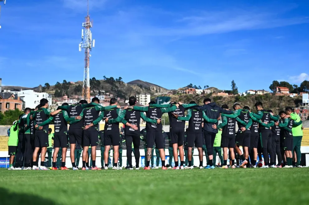 La Selección nacional previo a un entrenamiento en Achumani. Foto: FBF.