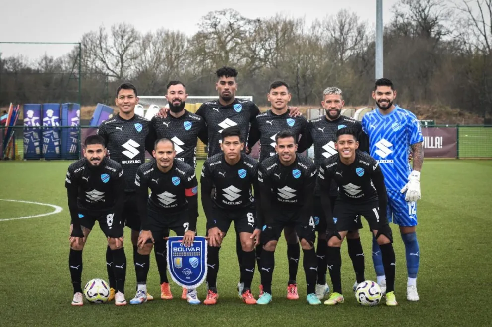El onceno académico que jugó con el Aston Villa. Foto: Club Bolívar.