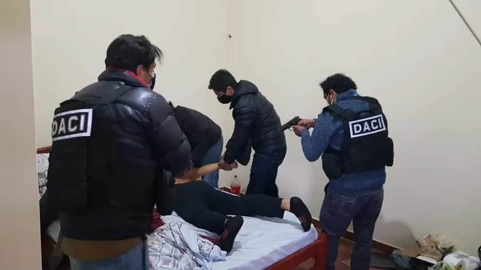 El ministro Eduardo Del Castillo informó que se conformó una comisión para abordar el caso. Foto: Policía Boliviana