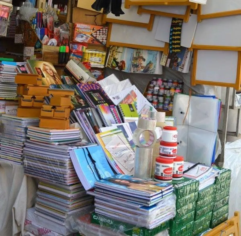 Material escolar que se ofrece en diversos mercados. Foto: RRSS