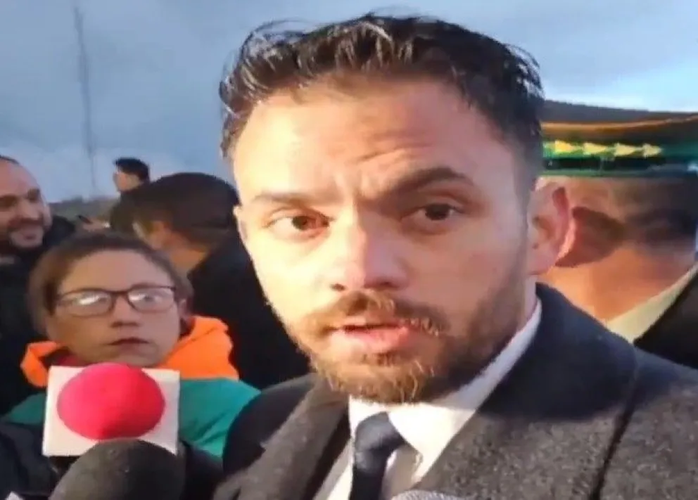 Eduardo Del Castillo, ministro de Gobierno, declara a los periodistas en la ciudad de El Alto. Foto: captura