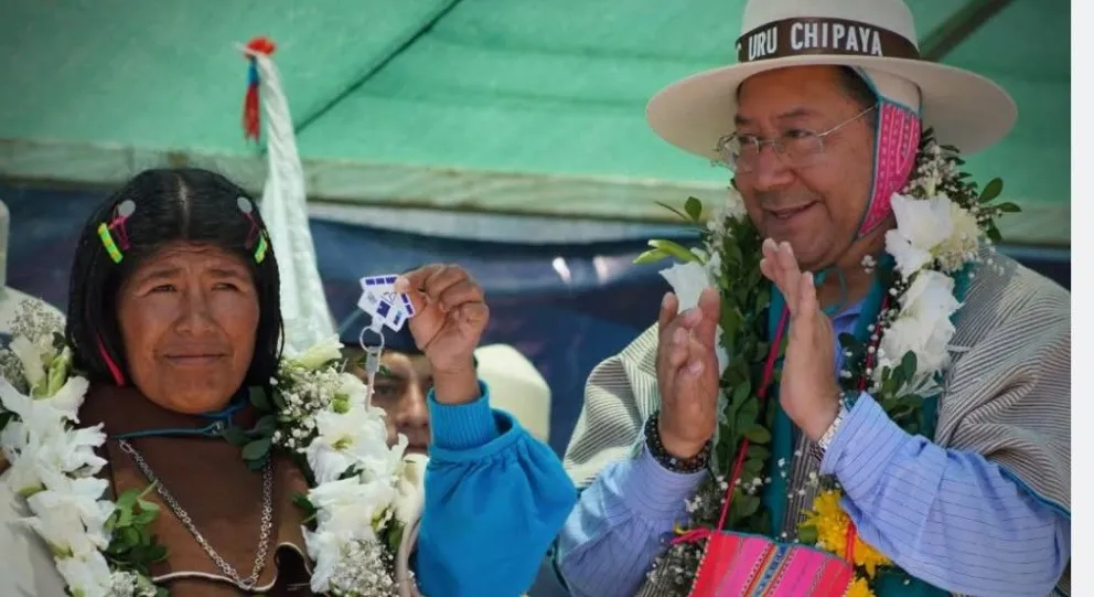 El presidente Luis Arce en la comunidad Uru Chipayas, en Oruro. Foto: ABI