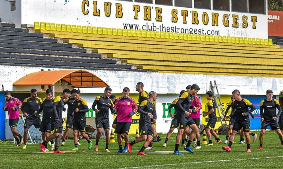 El Tigre trabajó este sábado por la mañana en su cancha de Achumani. Foto: The Strongest.