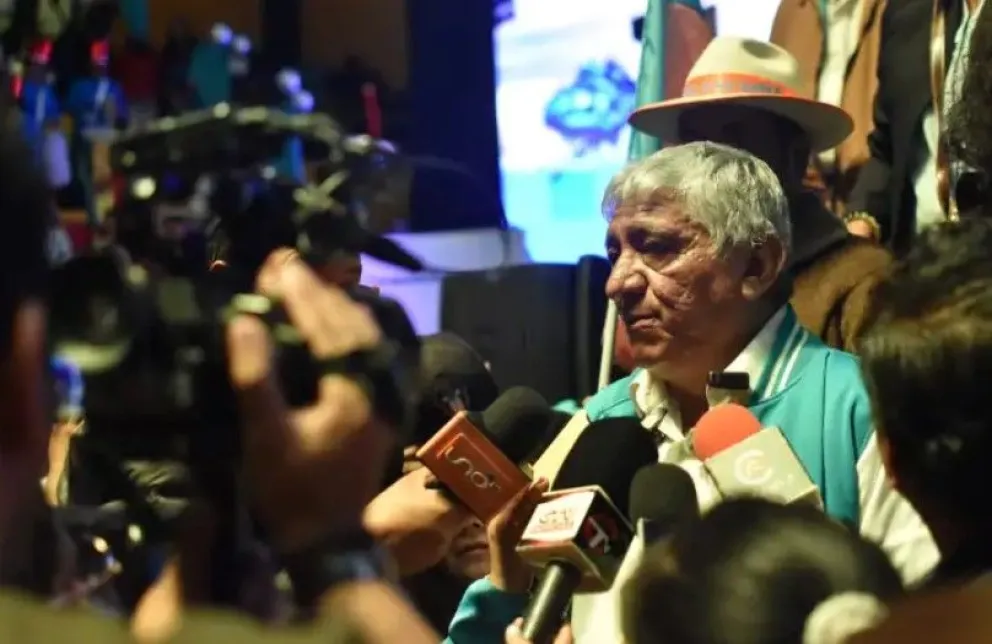 El alcalde Iván Arias atiende a los periodistas tras la finalización del congreso. Foto: AMUN