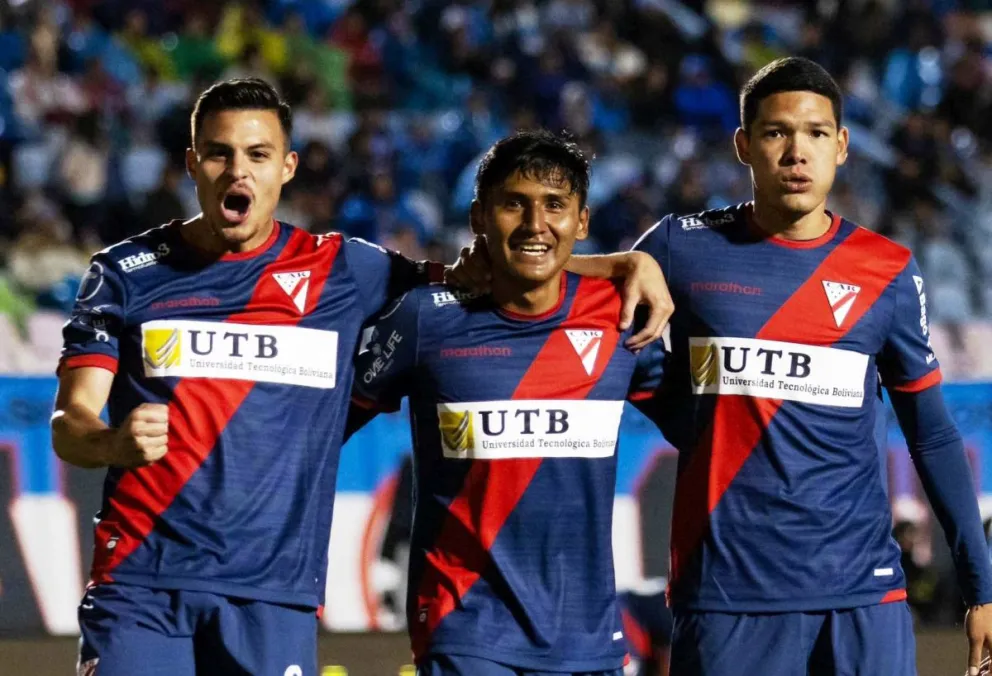Ferrufino, Torrico y Cuéllar celebran el segundo tanto de los millonarios en el Cusco. Foto: CAR