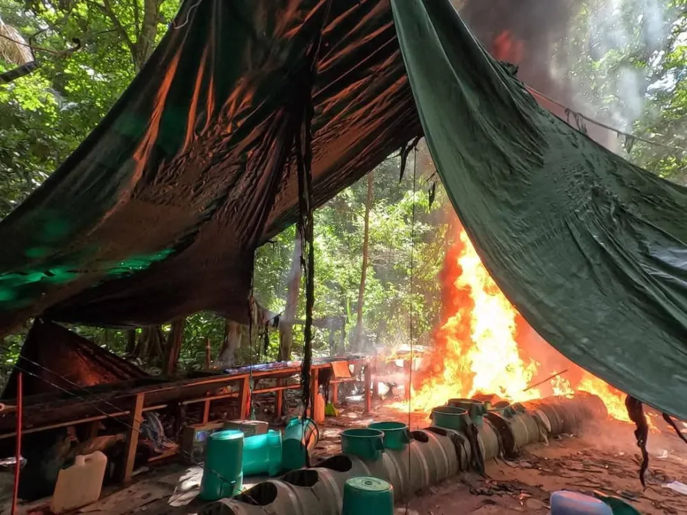 Uno de los laboratorios que fue destruido durante el operativo en el Chapare. Foto: Ministerio de Gobierno