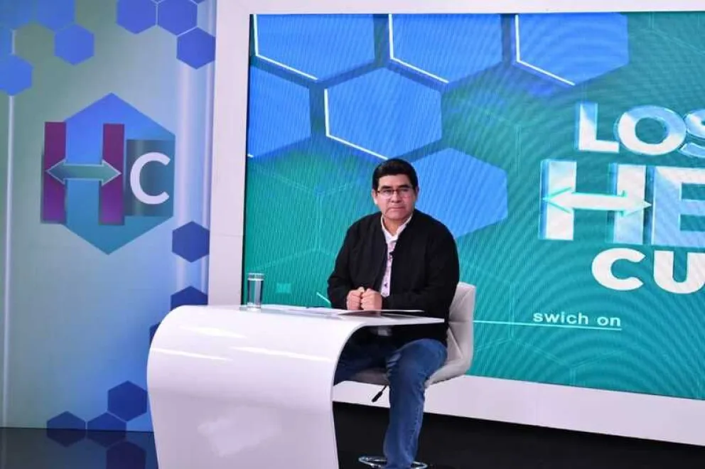 El ministro de Educación, Omar Veliz, en instalaciones de Bolivia TV. Foto: ABI