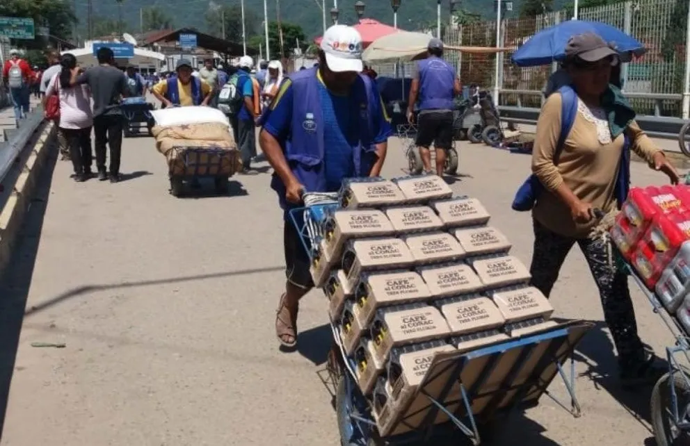 Comerciantes en San José de Pocitos, en el municipio de Yacuiba. Foto: El País