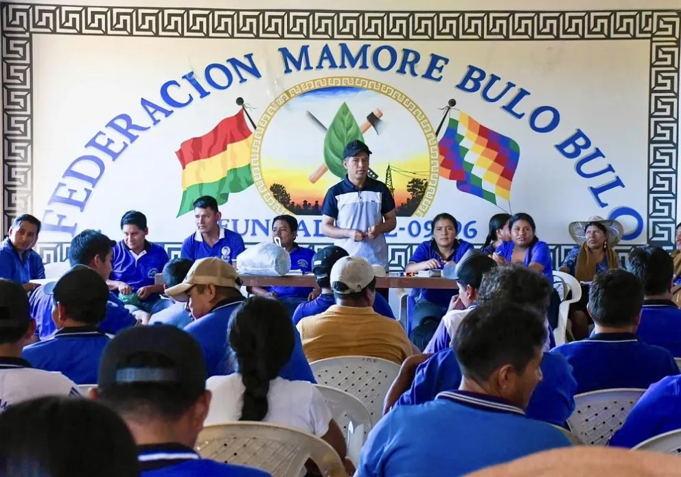 El senador Andrónico Rodríguez en una reunión con sus bases cocaleras. Foto: Facebook