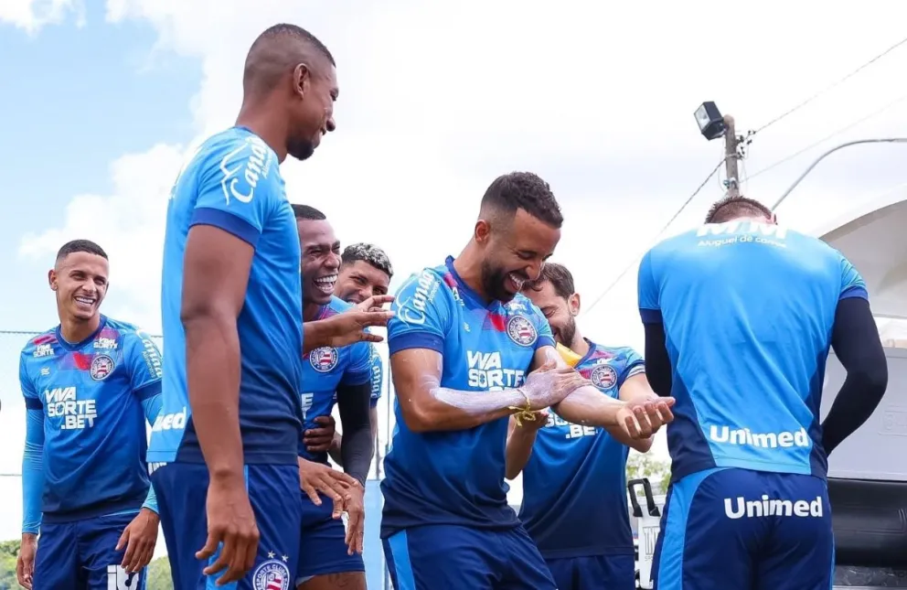 Los jugadores del Bahía en una pausa que tuvieron en uno de sus entrenamientos. Foto: Bahía