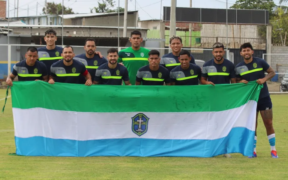 El equipo inicial que presentó San Antonio en el partido de preparación frente al Delfín en Manta. Foto: club San Antonio