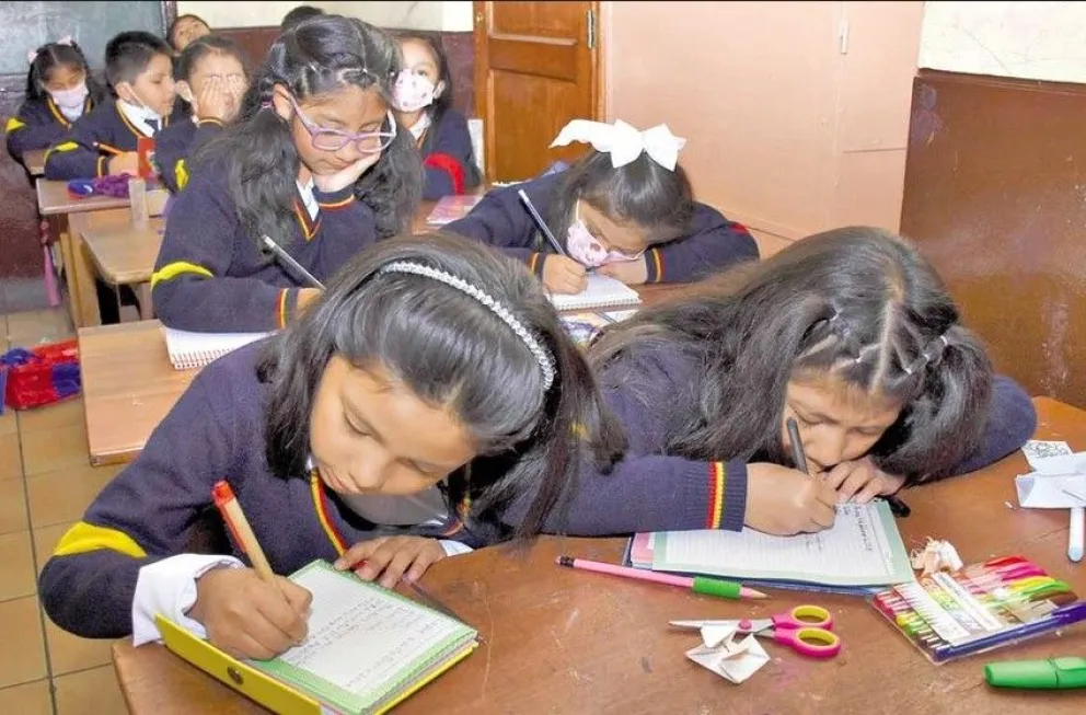 Estudiantes en el retorno a las aulas en una gestión anterior. Foto: APG
