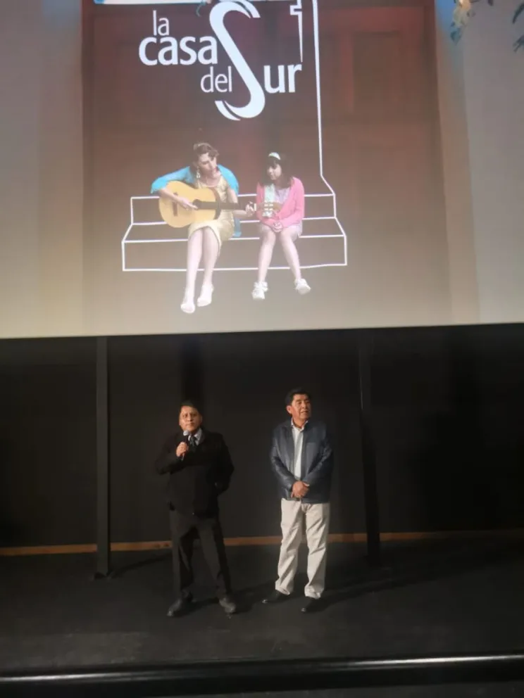 Dos de los actores en la premier. FOTO: Marco Belmonte / Visión 360