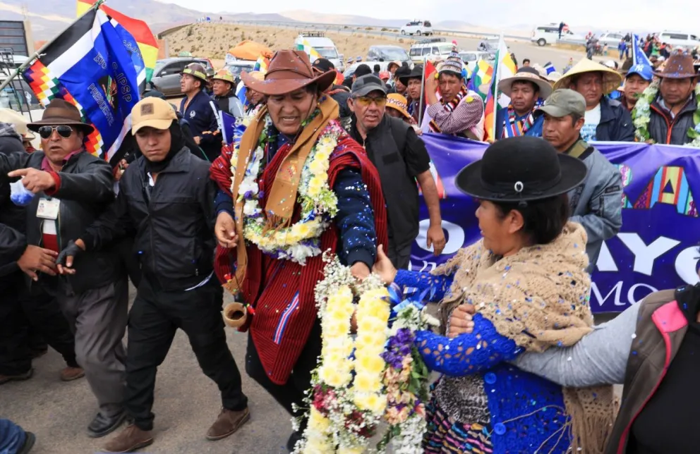 Morales en una de las caravanas que lideró hacia La Paz. Foto: APG 
