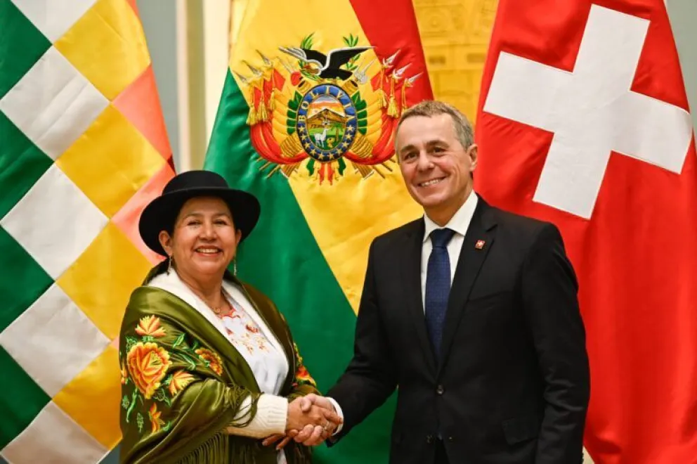 La ministra de Relaciones Exteriores, Celinda Sosa, y el diplomático de Suiza, Ignazio Cassis. Foto: Cancillería de Bolivia 