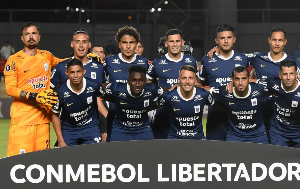 El arquero Guillermo Viscarra fue titular en Alianza Lima contra Nacional de Paraguay. Foto: Conmebol. 