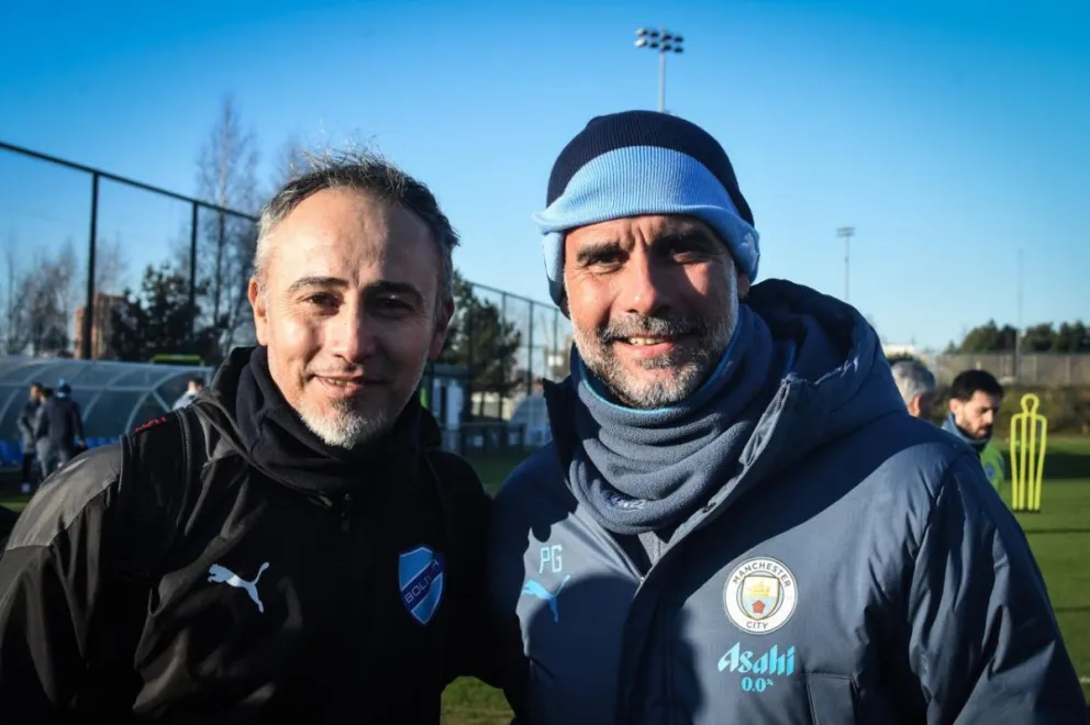 Robatto y Guardiola en el campo de entrenamiento del Manchester City. Foto: CB