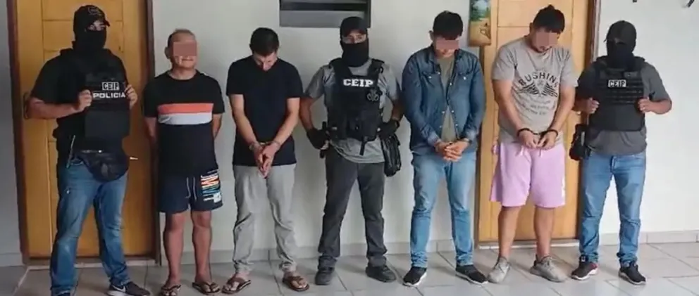 Las personas detenidos. FOTO: Unitel