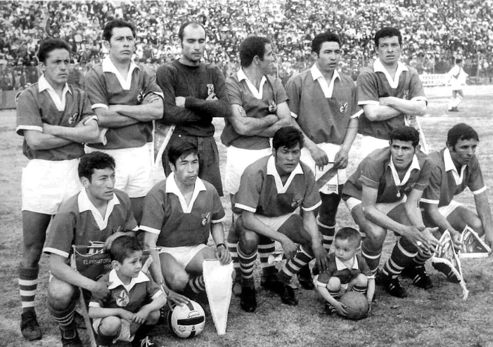 El equipo nacional que jugó la eliminatoria al Mundial 1970. Foto: Colección Julio Mamani