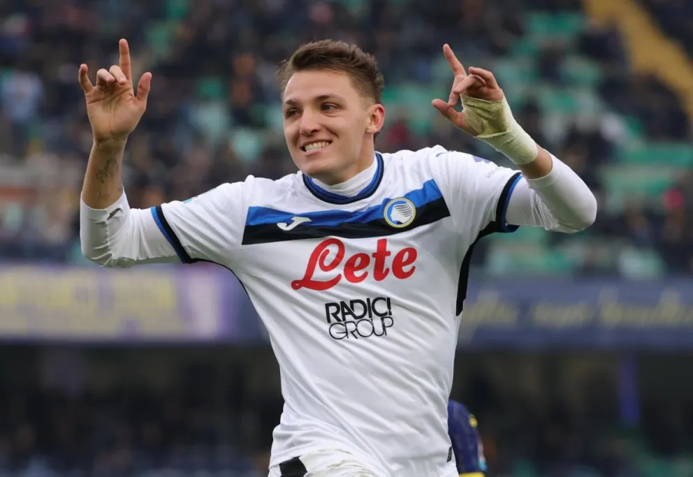 El jugador del Atalanta Mateo Retegui celebra el 0-5 para su equipo. Foto: EFE.