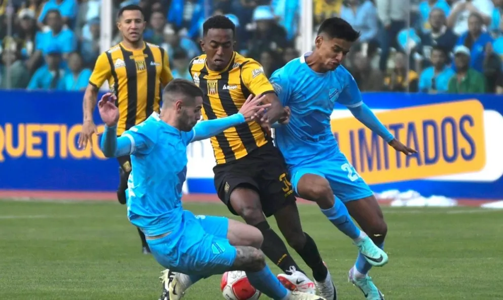 Incidencia de un clásico pasado entre Bolívar y The Strongest. Foto: Archivo APG.