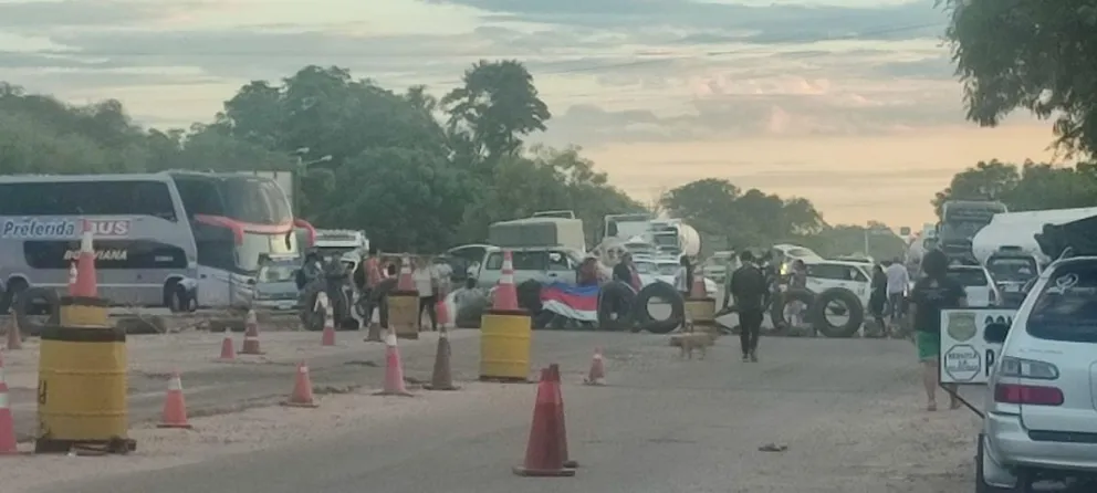 El bloqueo de la ruta hacia Argentina, por Yacuiba. Foto: El País