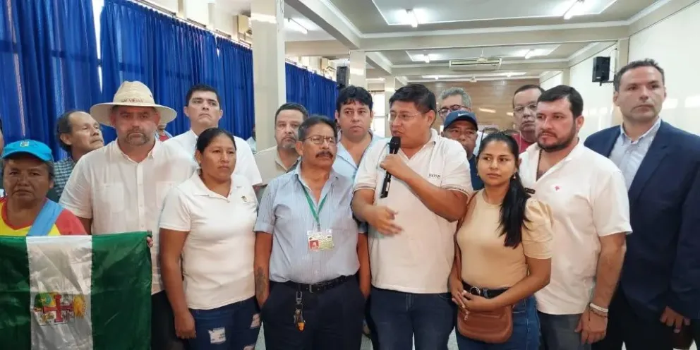 La evaluación fue realizada pasadas las 18:00 en Santa Cruz. Líderes cívicos respaldaron la medida. Foto: CAO